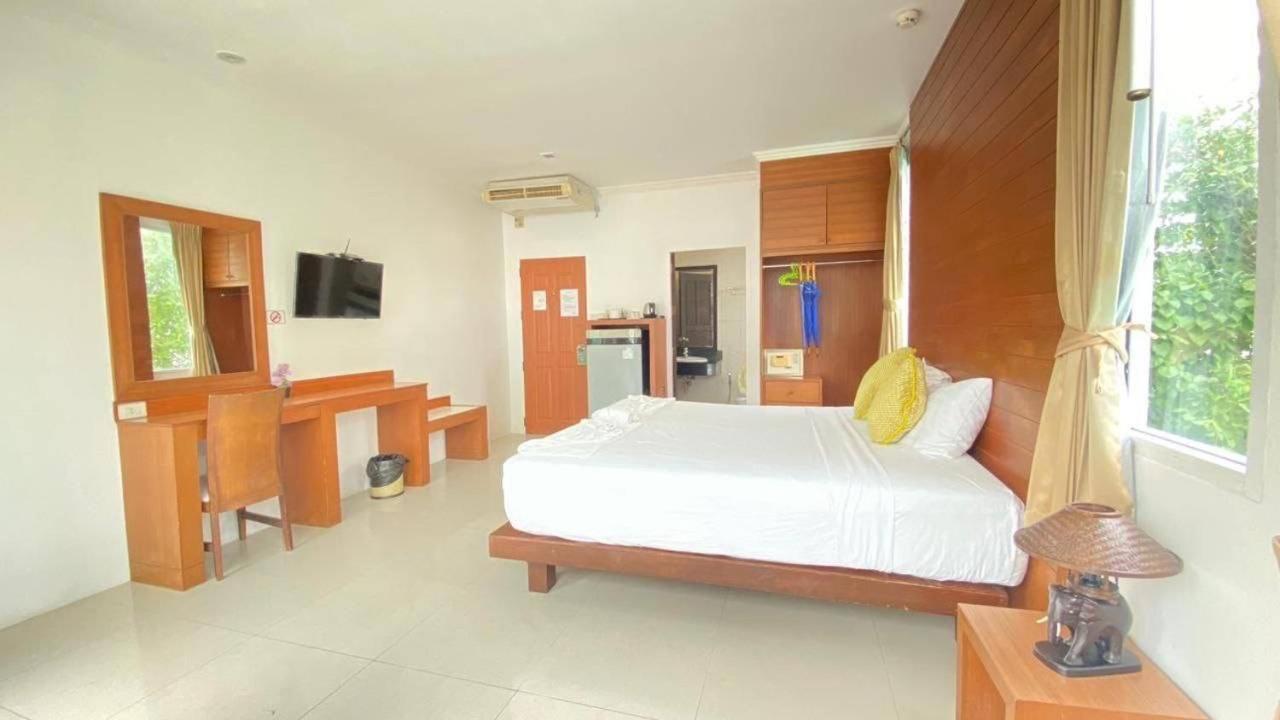 Sukcheewa Residence Phuket Patong Стая снимка