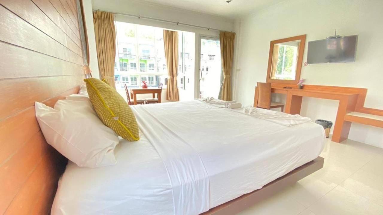 Sukcheewa Residence Phuket Patong Стая снимка