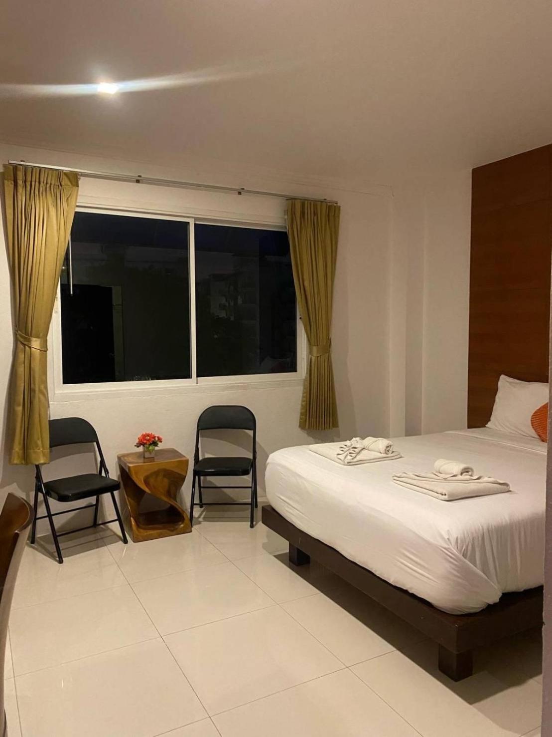 Sukcheewa Residence Phuket Patong Стая снимка
