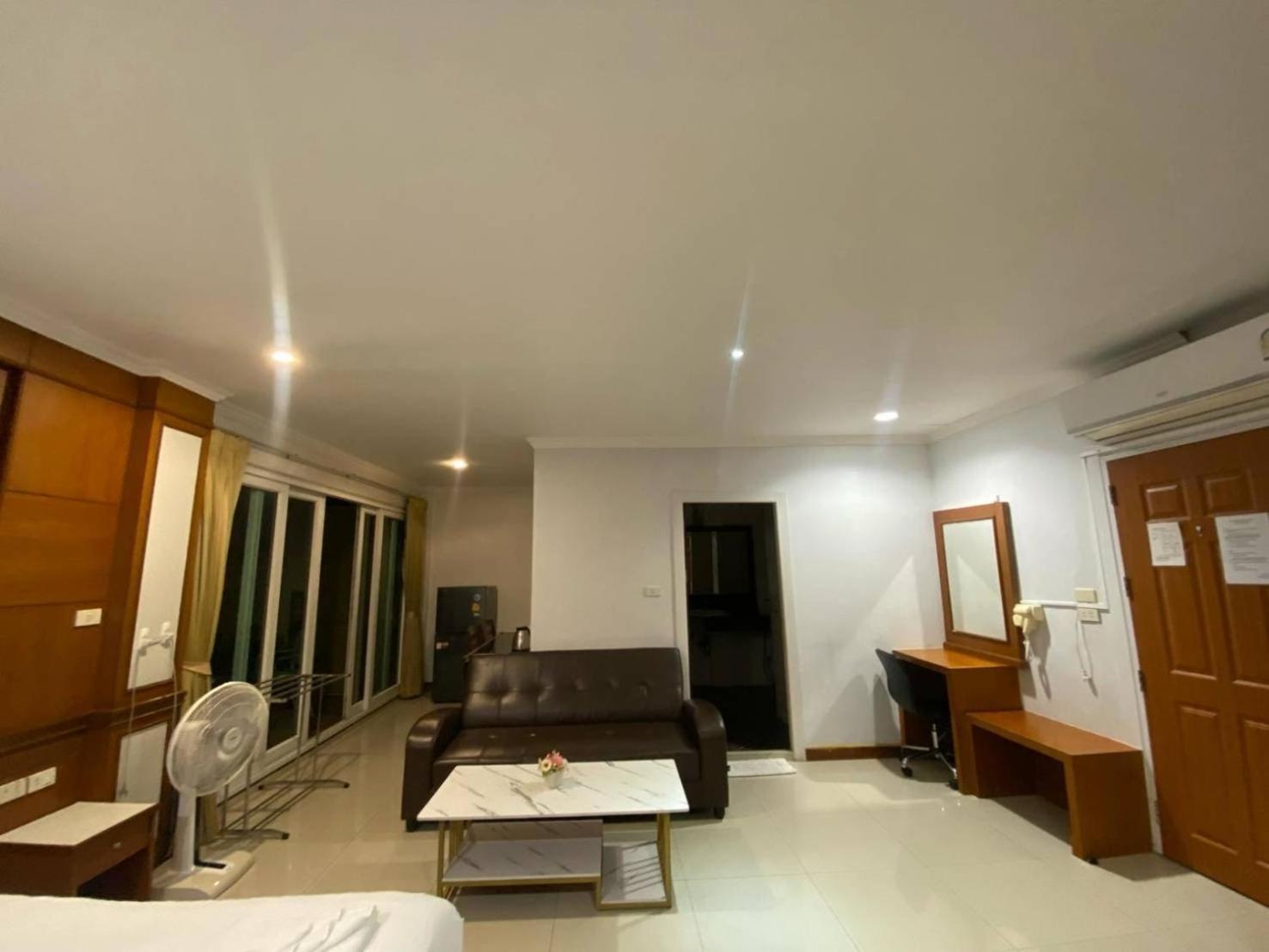 Sukcheewa Residence Phuket Patong Стая снимка